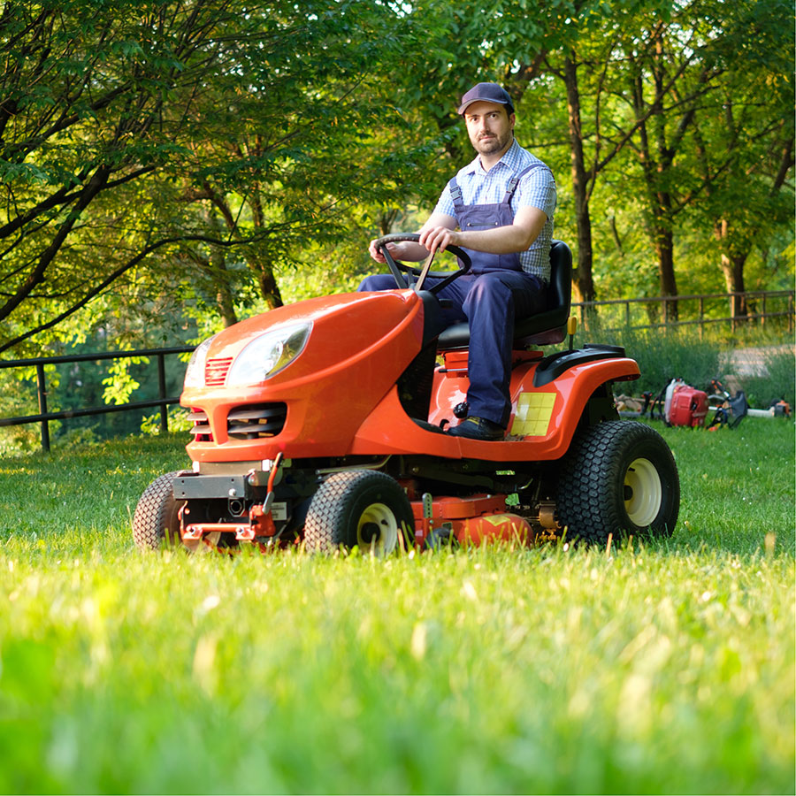 Best Lawn Tractor • Reviews & Buying Guide